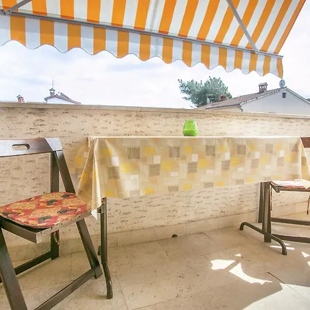 Διαμέρισμα Modern In Croatia With Garden View Πόρετς